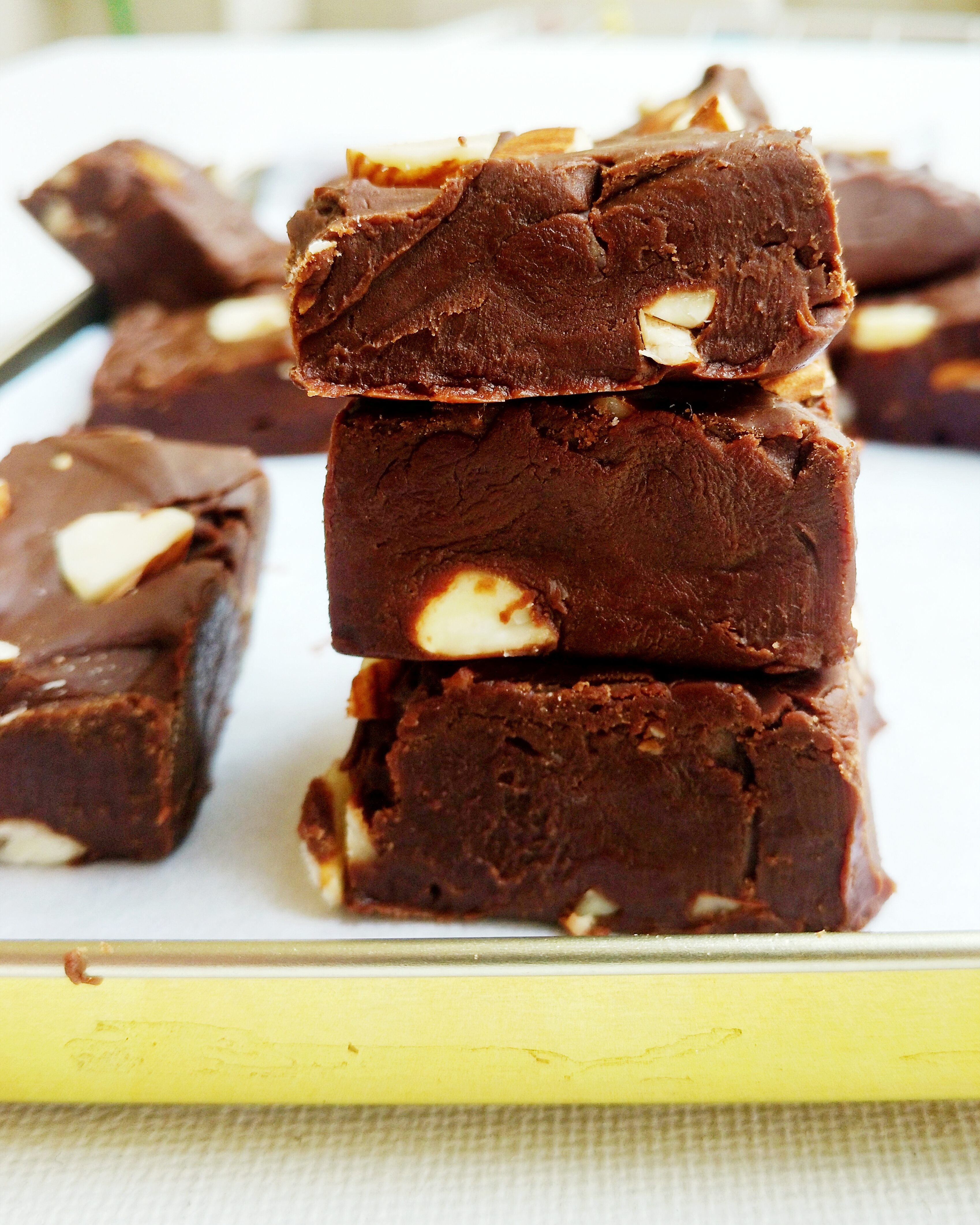 Roasted almond fudge - FLOURS & FROSTINGS