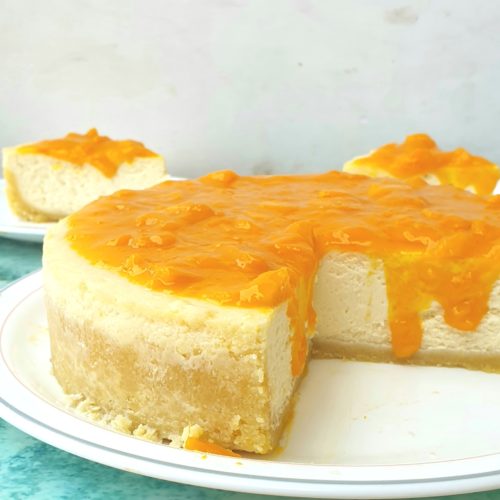 easy baked cheesecake with mango topping