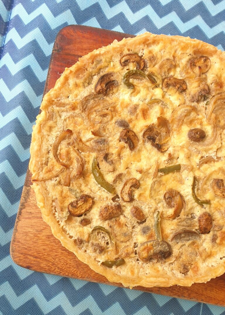 eggless quiche with mushrooms and bell peppers