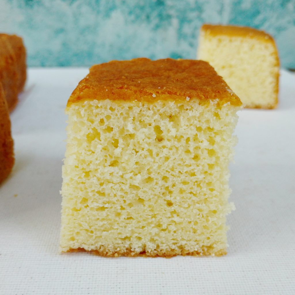 White chocolate sponge cake - FLOURS & FROSTINGS