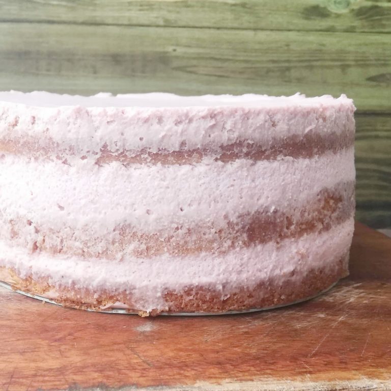 Strawberry bavarian cream cake - FLOURS & FROSTINGS